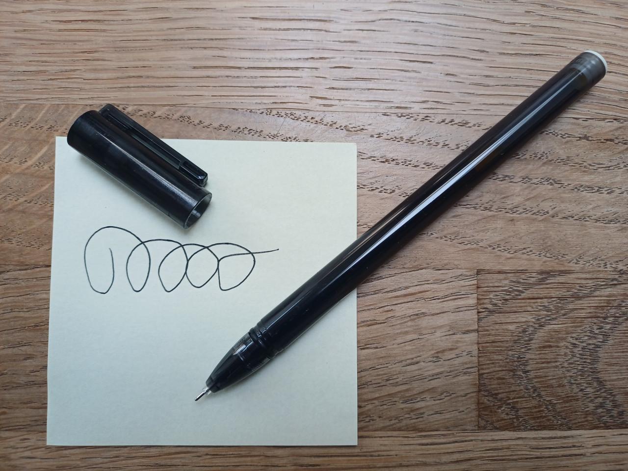 Originele clip met houder voor pen (fineliner zwart)