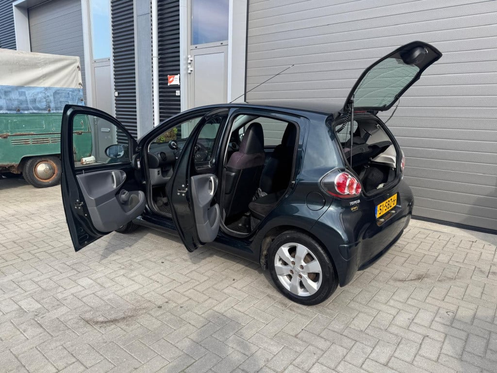 Toyota Aygo 1.0-12v aspiration green navigator