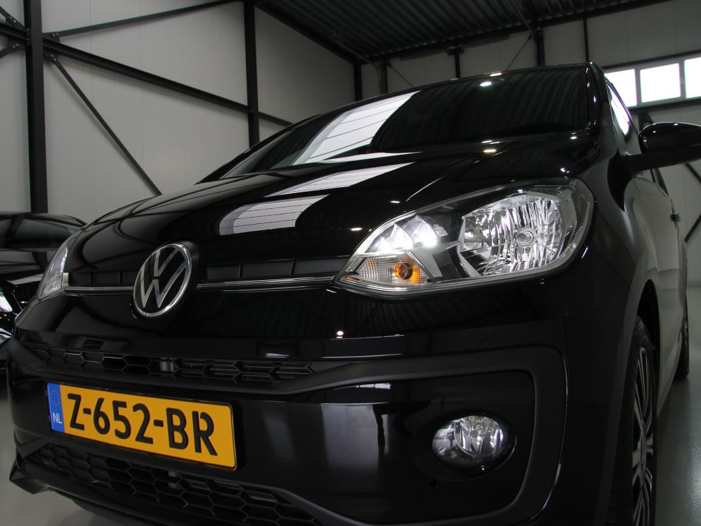 Volkswagen UP! 1.0 65pk 5drs. united | black edition