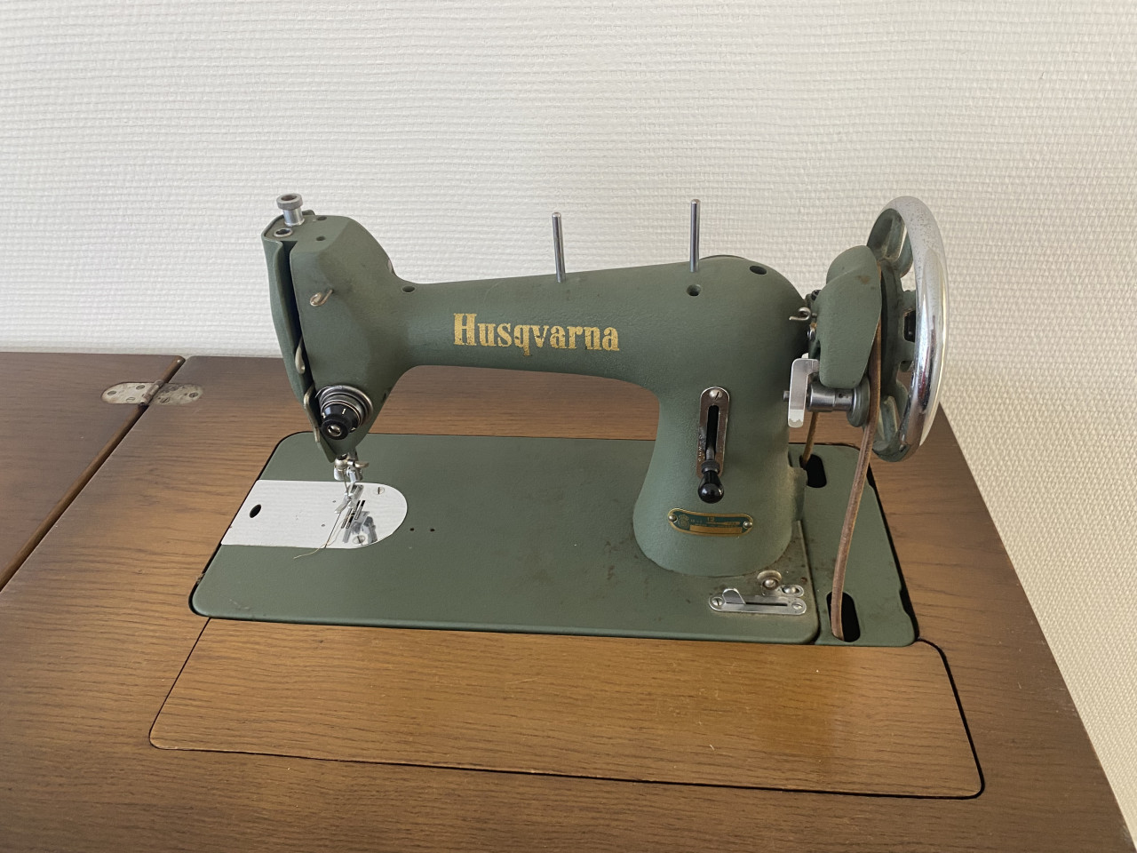 Antiek trap naaimachine