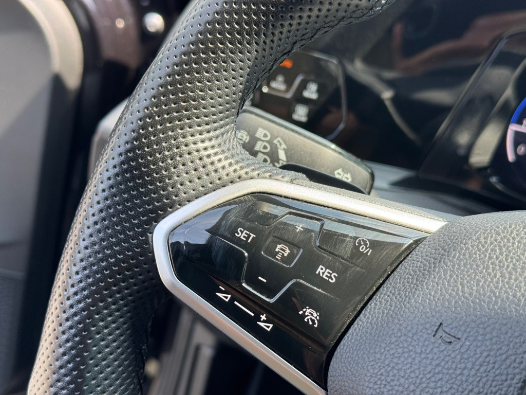 Volkswagen Golf 2.0 tsi gti * camera * stoel + stuur verwarming * carplay