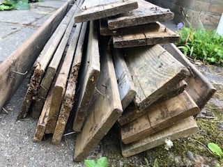 Heleboel oud hout (schuttingplanken/delen) wel met spijkers