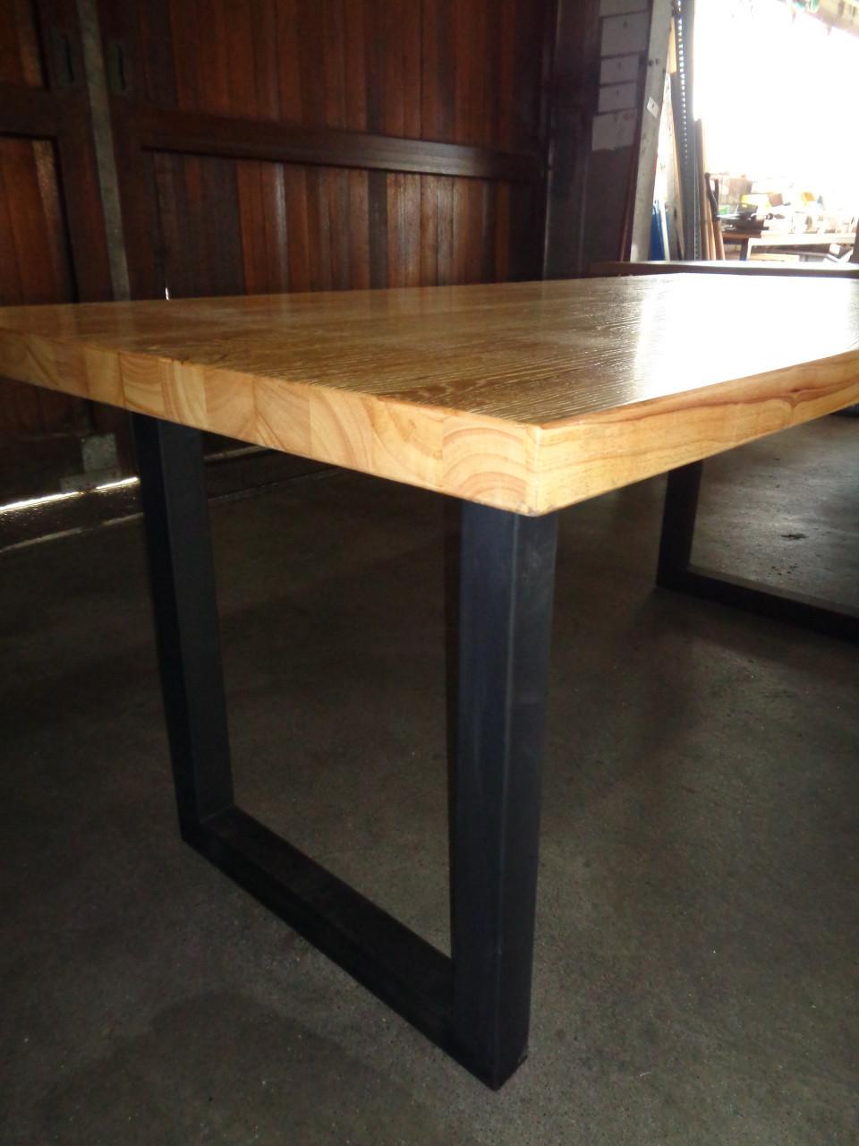 Meerdere nieuwe eetkamer tafels , industrieel .