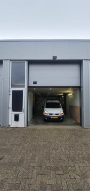 Mooie loods (+-88m2) met hoge roldeur te huur in Vlissingen!