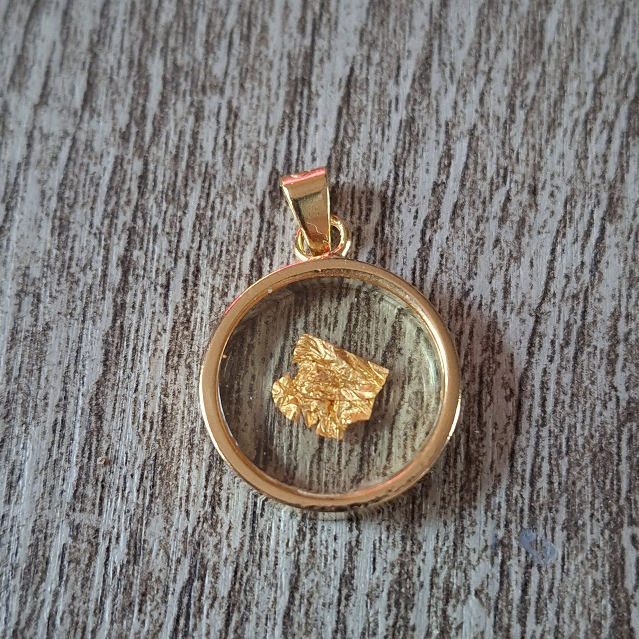 Hanger met bladgoud