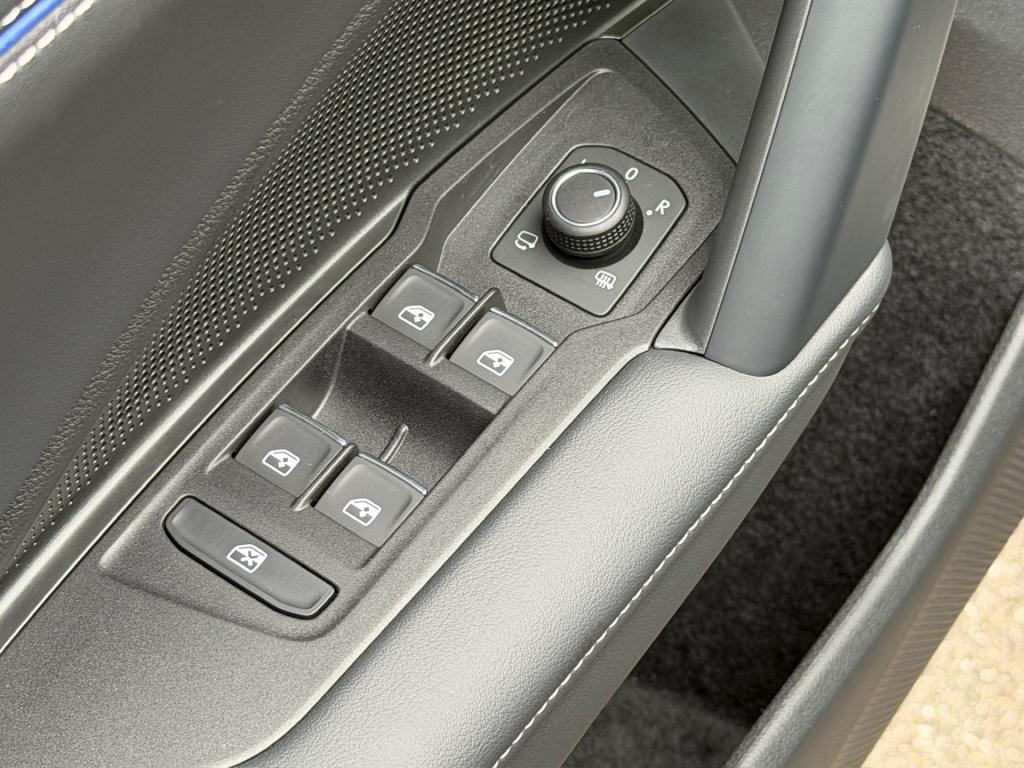 Volkswagen Tiguan 1.5 ehybrid r-line | black line | 360 camera | trekhaak |