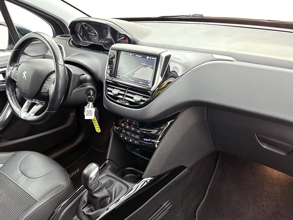 Peugeot 2008 110 pk allure | rijklaar | panoramadak | trekhaak | camera |