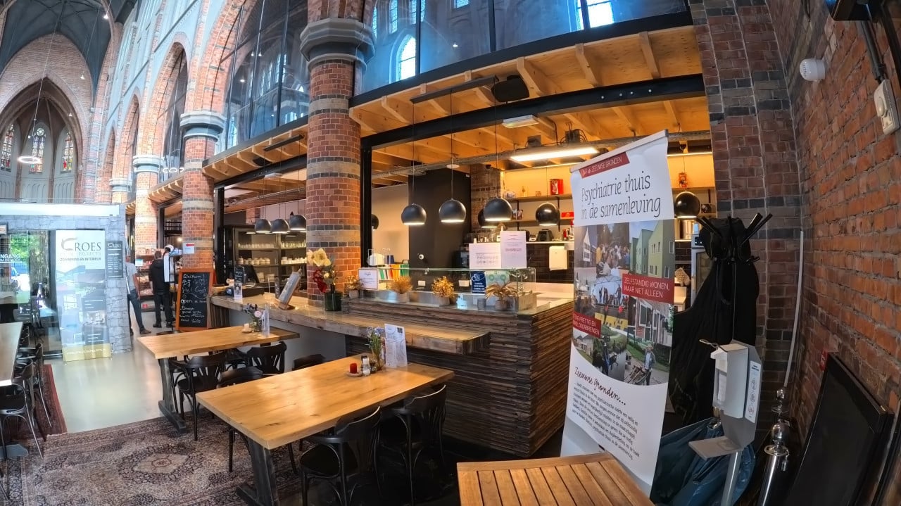 Winkelruimte te huur in de Cuyperskerk. (Markt 4 Sas van Gent)