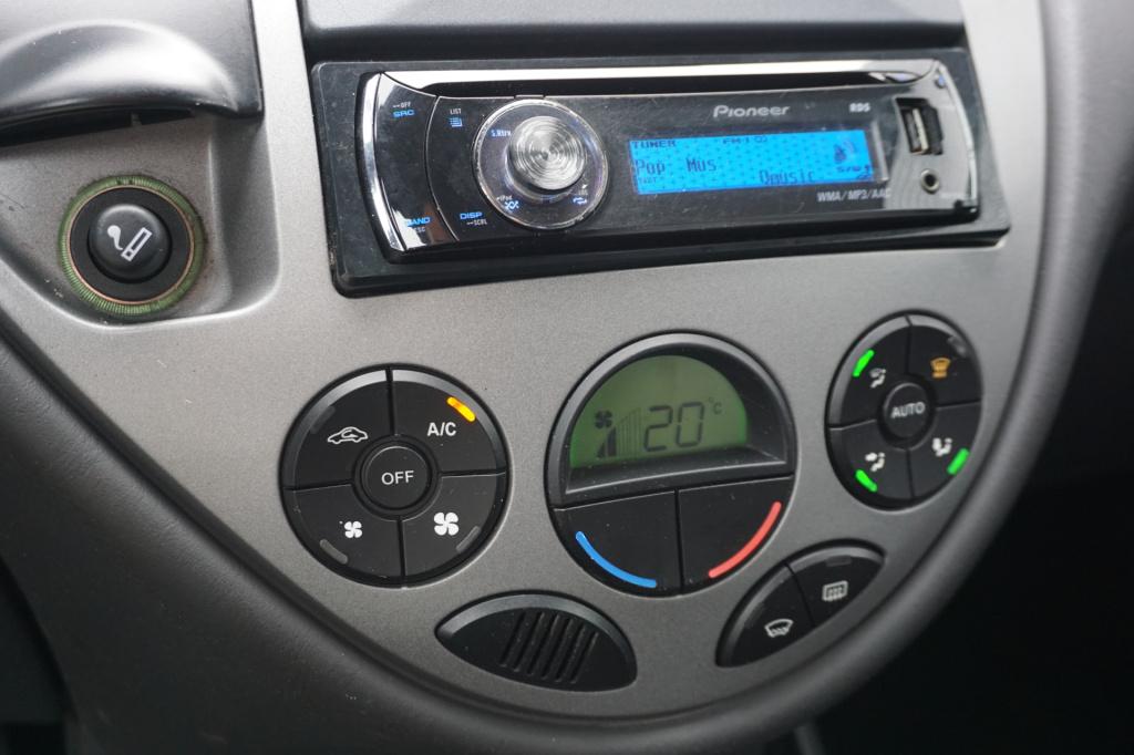 Ford Focus 1.6-16v futura climate / elektr. ramen / trekhaak / lm velgen /