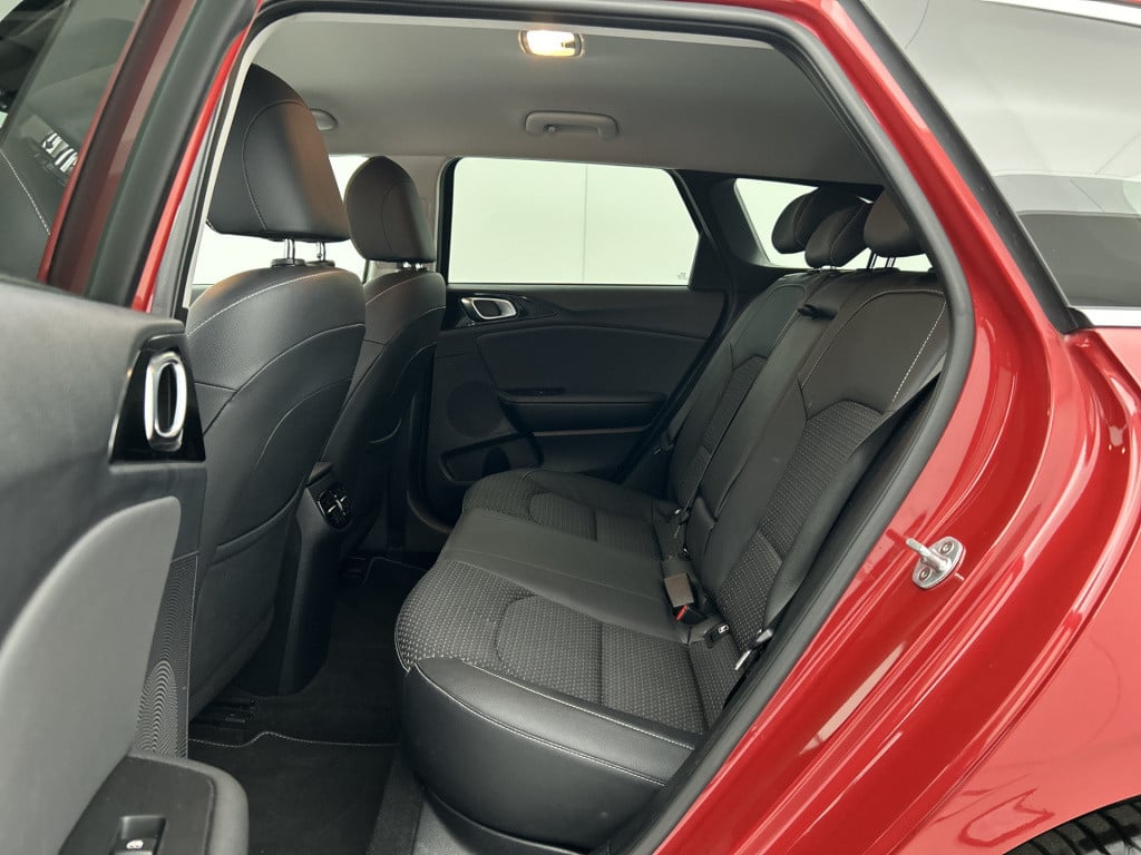 Kia Ceed Sportswagon 1.4 t-gdi dynamicplusline half leder | btw | 140pk!