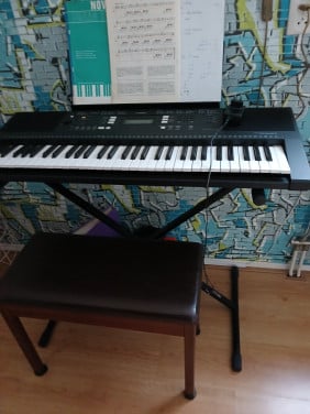 Yamaha keyboard YP-340 met standaard en kruk