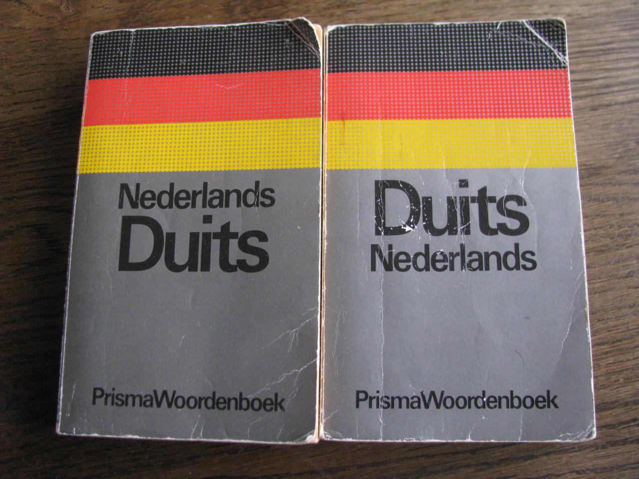 Woordenboekjes.