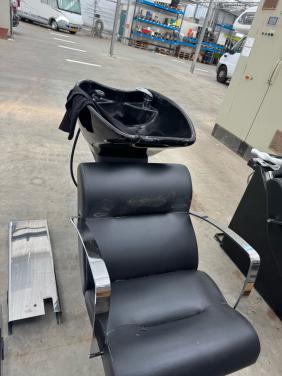 2 kapperstoelen met wasbak