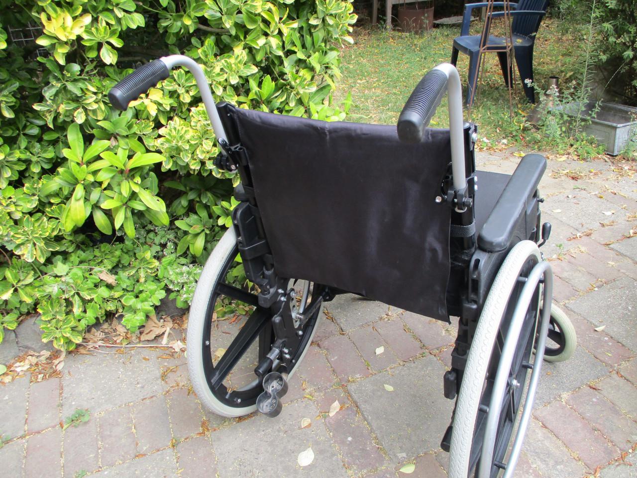 Kwaliteits rolstoel voor grotere en zwaarder personen (max 160 kg)