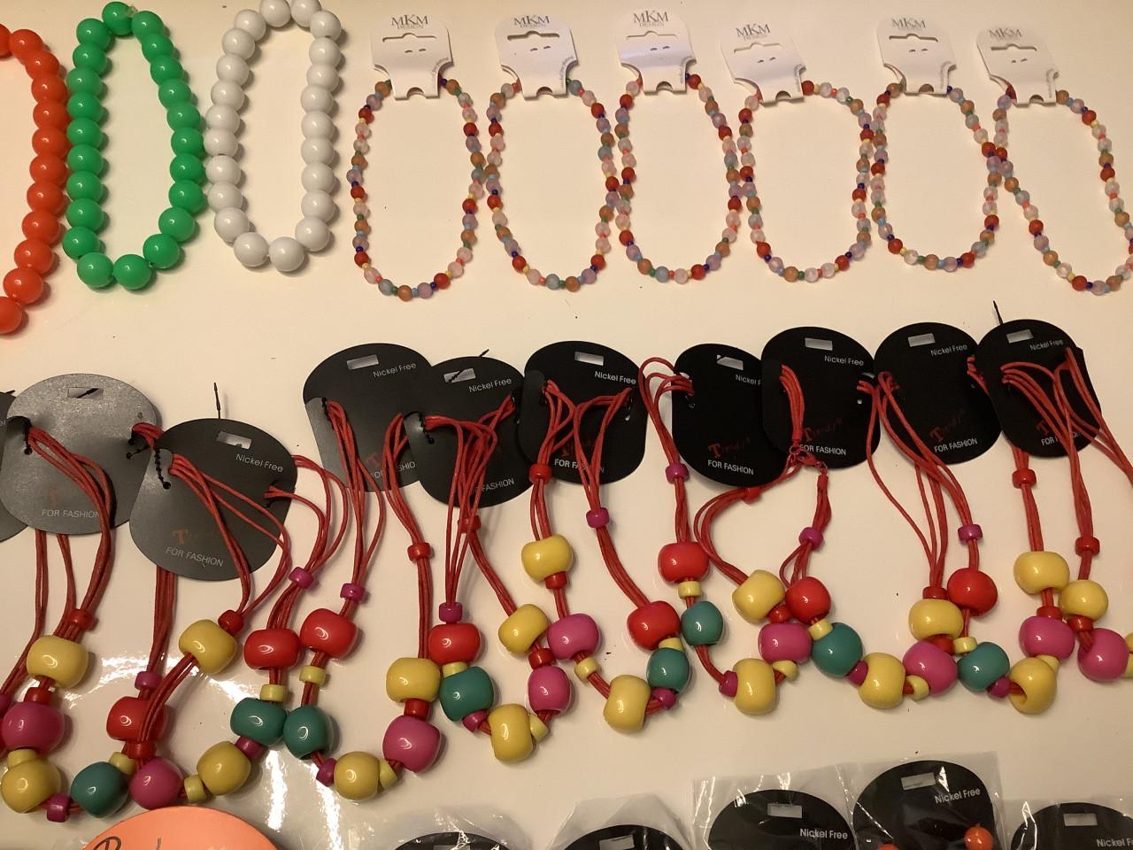 Partij kleurrijke kettingen. (Partij 20)