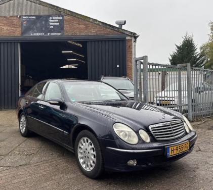 Mercedes E200 compressor Airco, Cruise, trekhaak, handgeschakeld