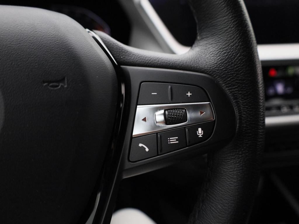 BMW 1 Serie 116i executive | automaat | parkeer sensoren | navigatie | virt