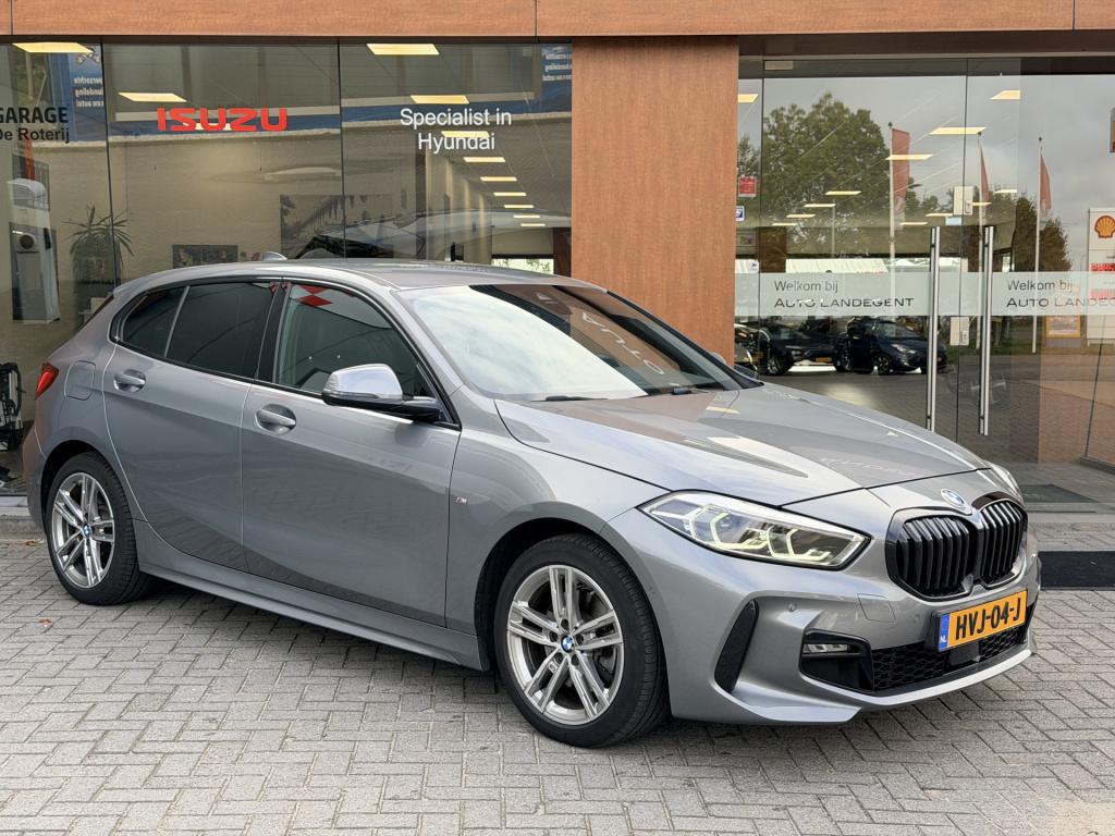 BMW 1 Serie 118i m-sport | carplay | parkeer sensoren | dab | cruise contro