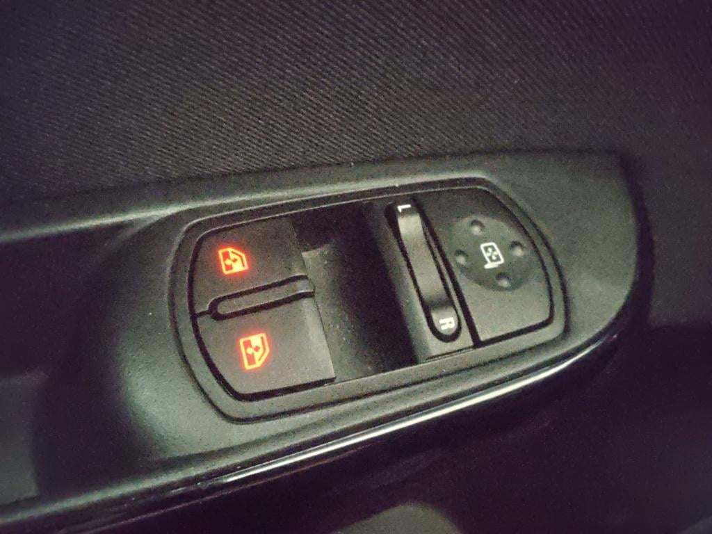 Opel Corsa 1.4 online edition | automaat