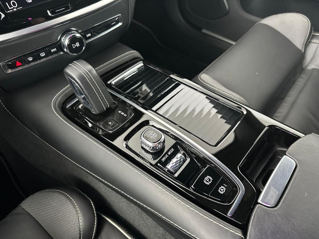 Volvo V60 t6 340pk recharge r-design| achteruitrijcamera| trekhaak| adap.cr