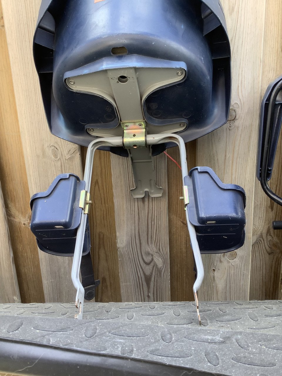 Opruimen: Fietsstoeltjes te koop aangeboden