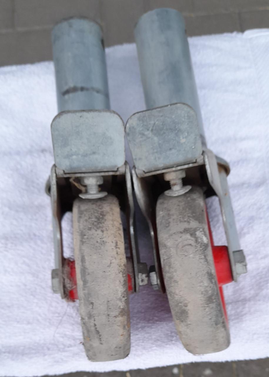 Wielen voor een bouwhek.