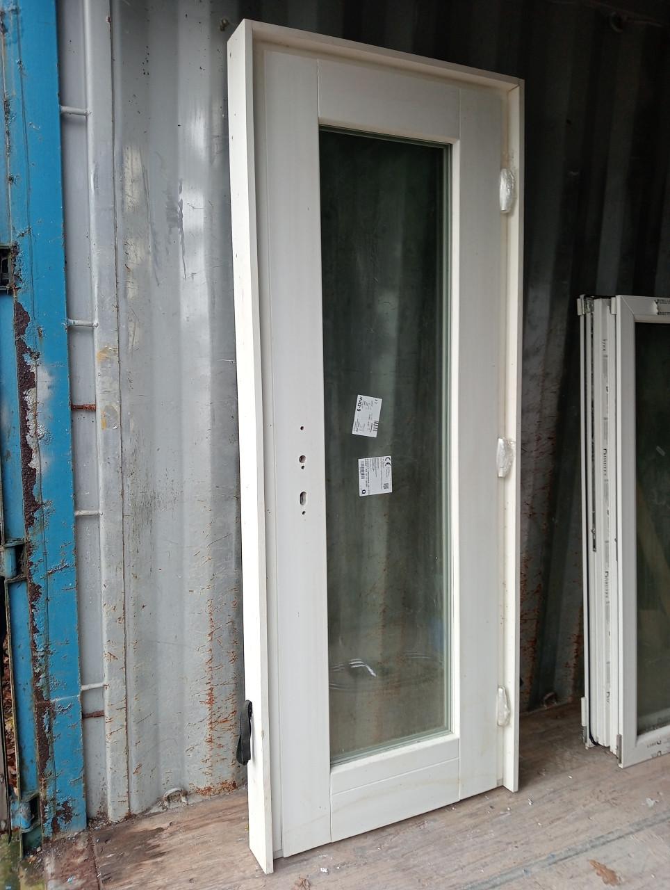 Deur met kozijn en raamkozijn