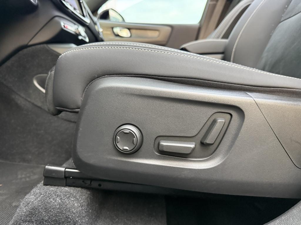 Volvo XC40 t5 262pk recharge ultimate dark| full options !!