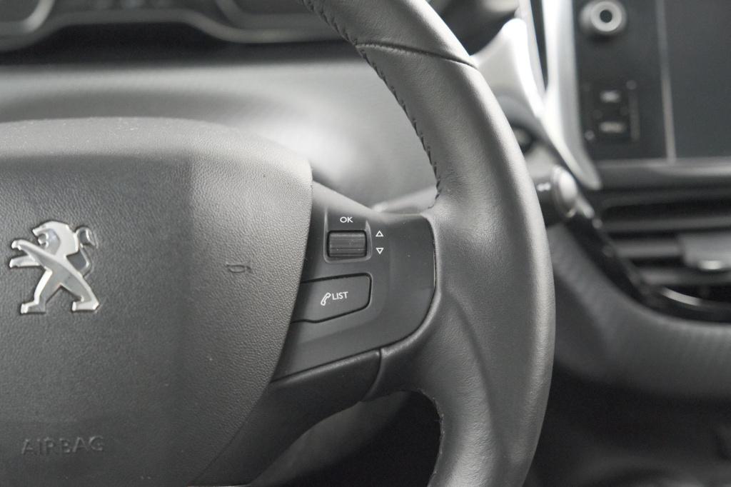 Peugeot 2008 puretech 110 blue lion | trekhaak | apple carplay | parkeersen