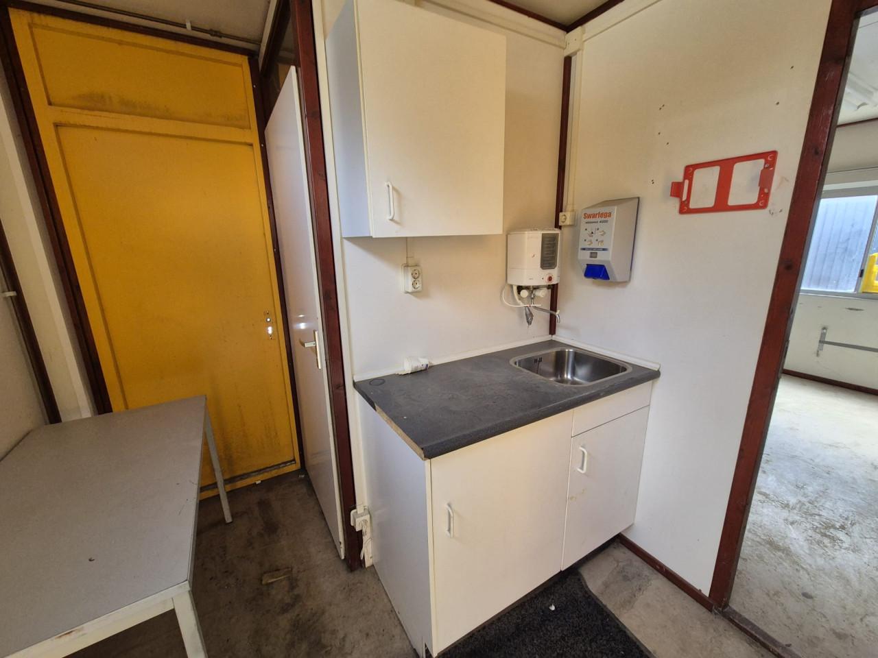 Kantoorunit / bouwkeet / woonunit met keuken en toilet 6x3m