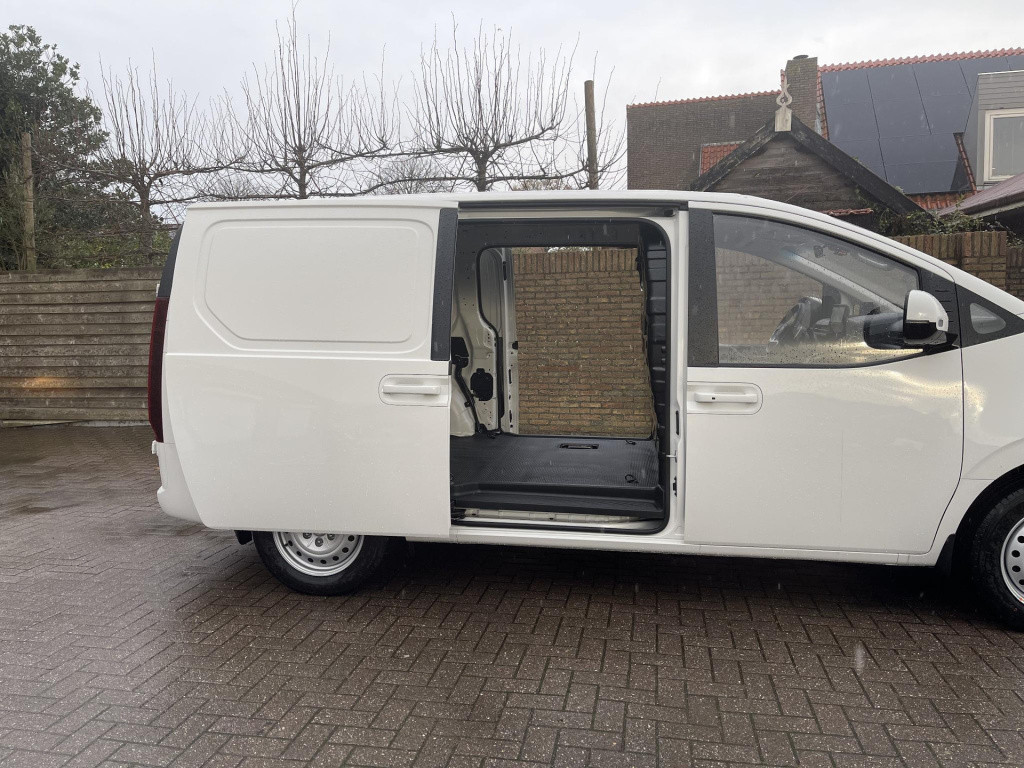 Hyundai Staria 1.6 t-gdi hev