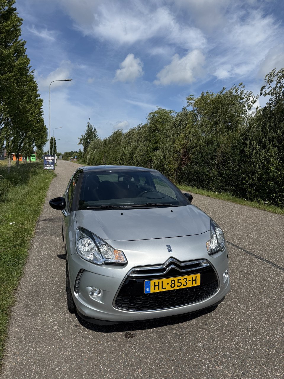 DS3 – 2015 – Zilver/Zwart – Goed onderhouden + extra set banden!