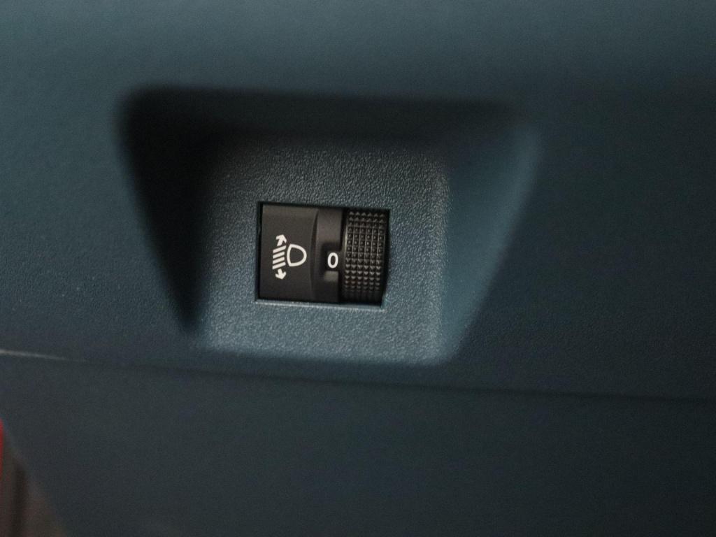 Fiat Grande Panda 1.2 hybrid icon | apple carplay & android auto | parkeers