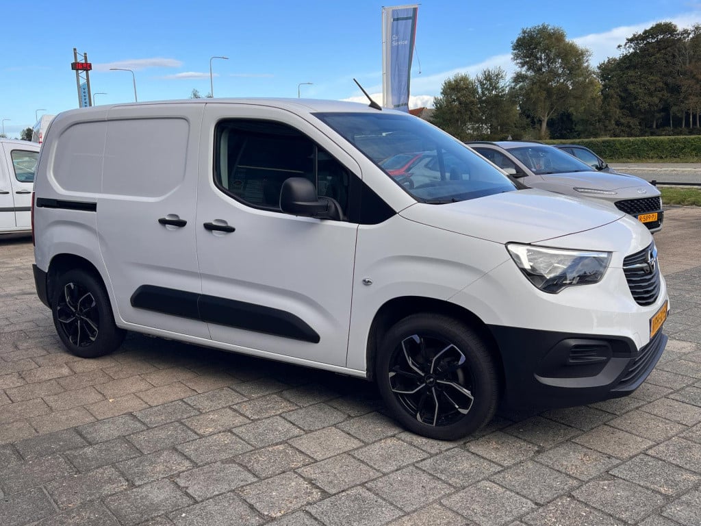 Opel Combo 1.5d l1h1 edition, trekhaak enz...