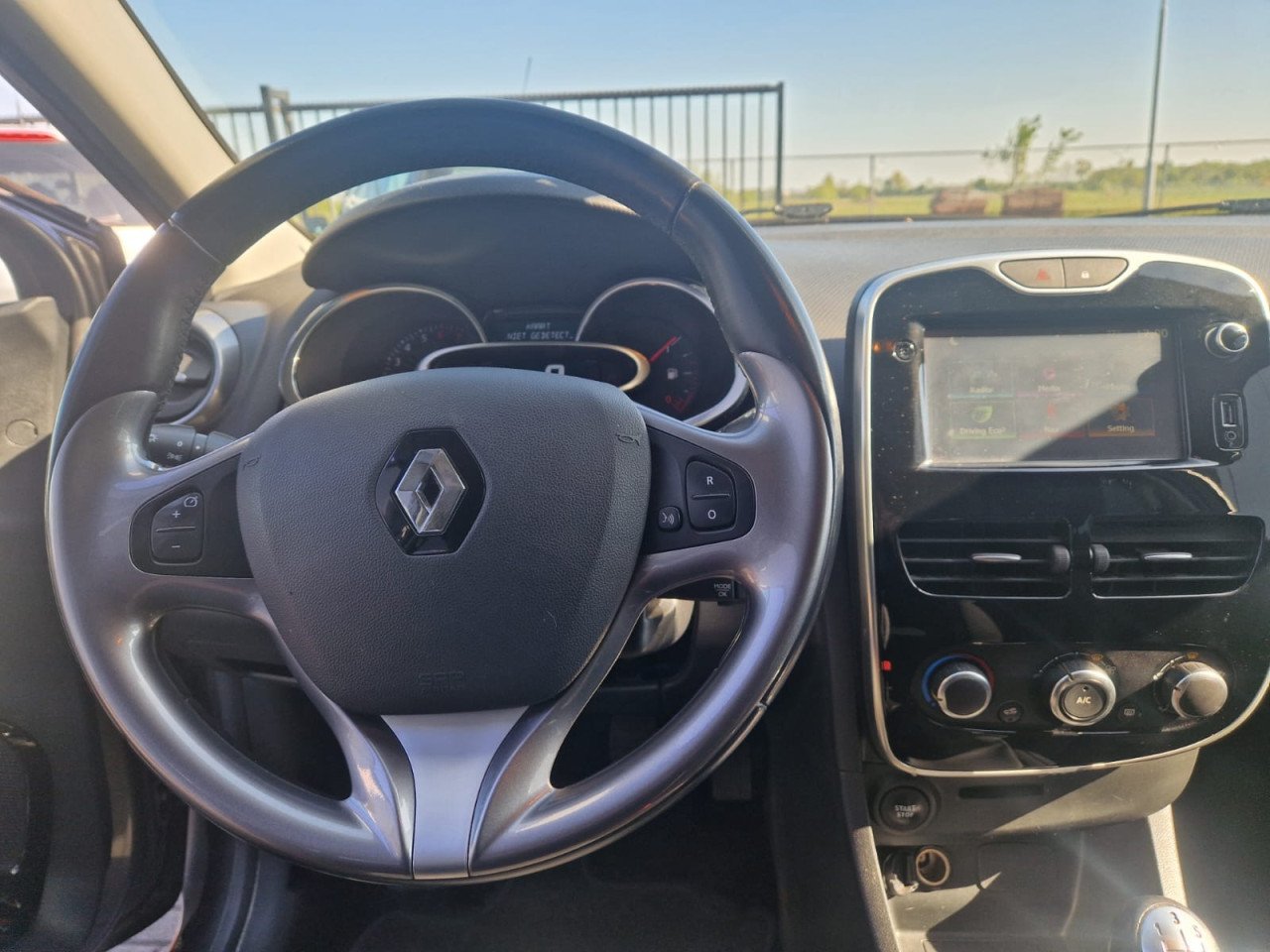 TE KOOP RENAULT CLIO 0.9 TCC EURO 6 SLECHTS 97.584