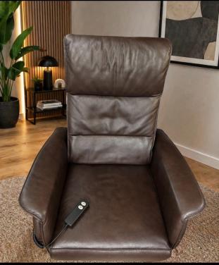 Zeer degelijke sta op fauteuil