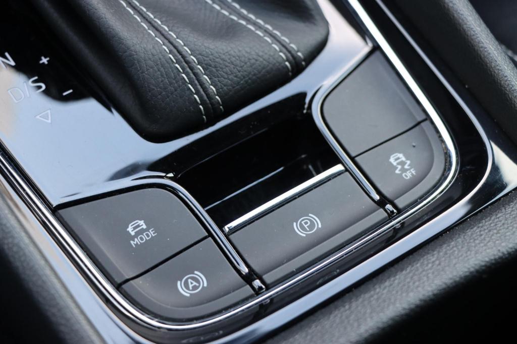 Skoda Karoq 1.5 tsi sportline business dsg7 150pk