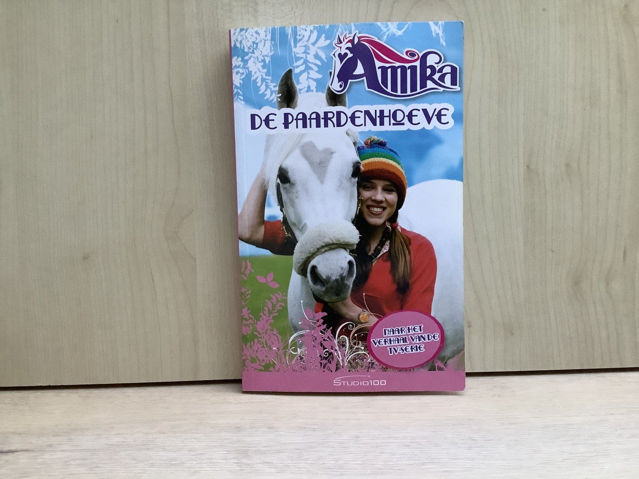 Stapeltje boeken te koop aangeboden, van alles wat.