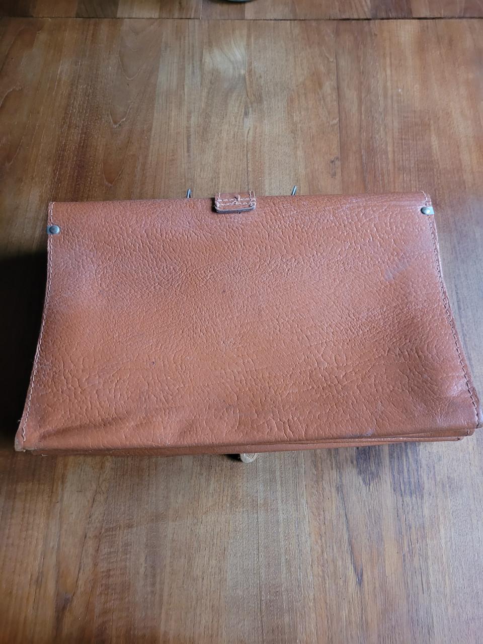 Vintage lederen schooltas uit 1981