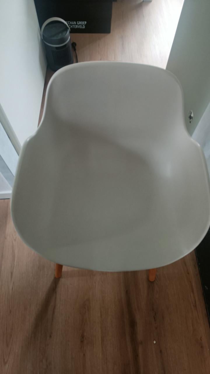 2 normann Copenhagen stoelen  onderstel defect