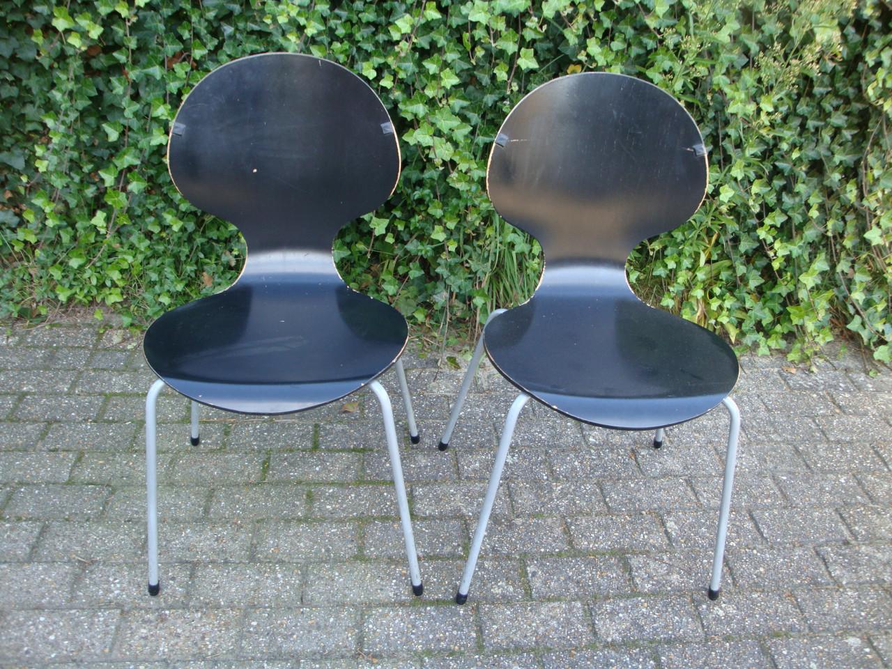 TWEE VINTAGE KUIPSTOELTJES. GRATIS !!!