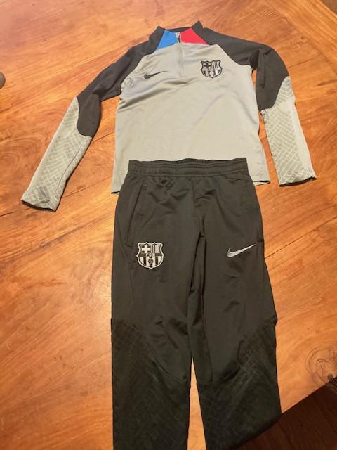 Voetbal tenues setjes, maat 128