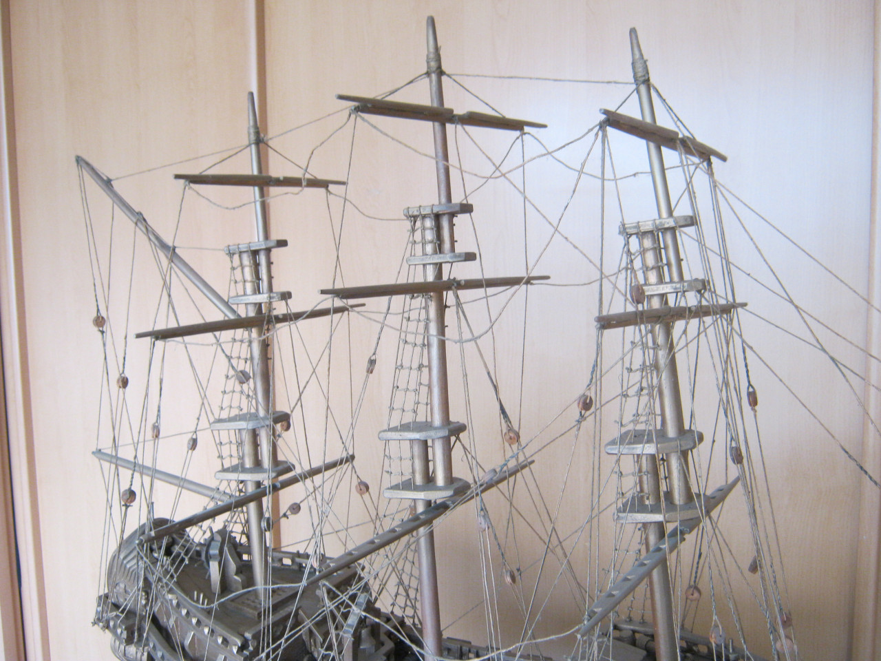 Volledig houten schip.