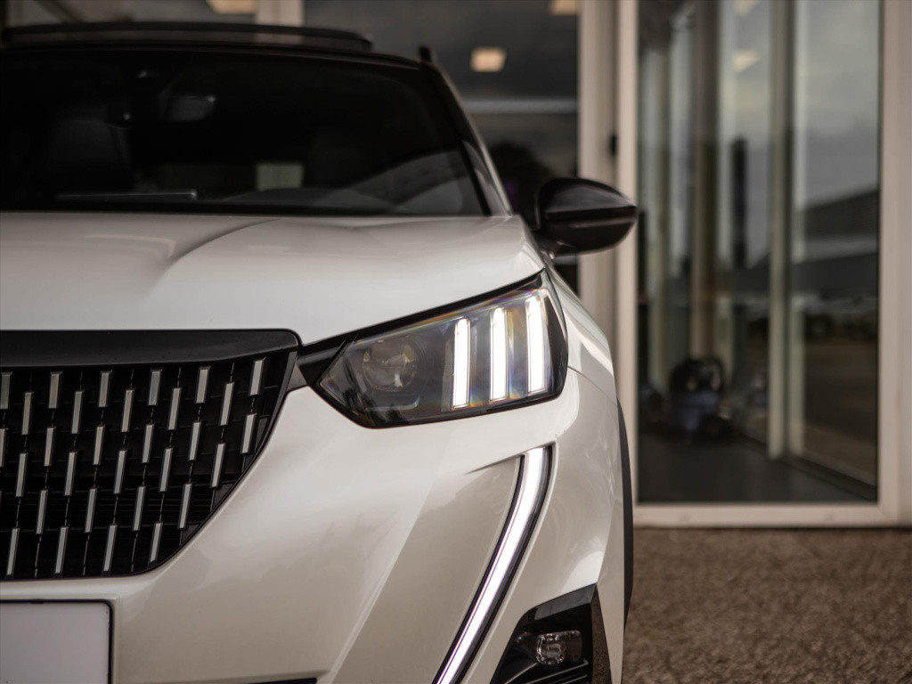 Peugeot 2008 1.2 puretech 130pk gt-line automaat | panoramadak | camera | n