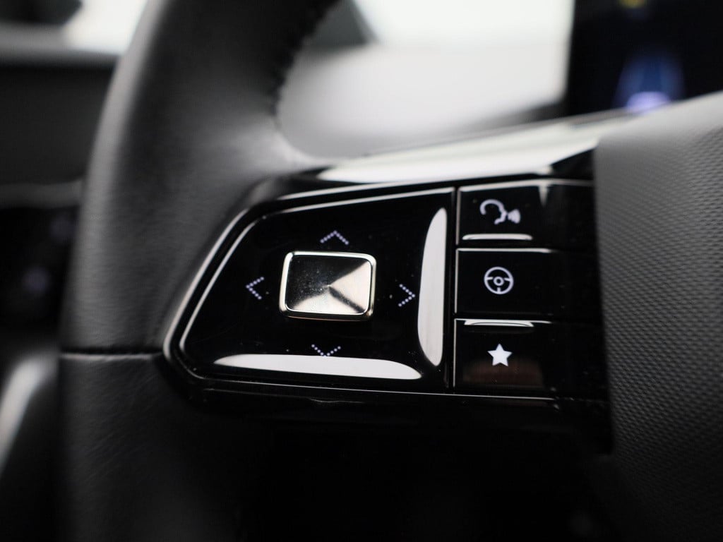 MG Mg4 64 kwh luxury | stoelverwarming | stuurverwarming | 360 camera | 435
