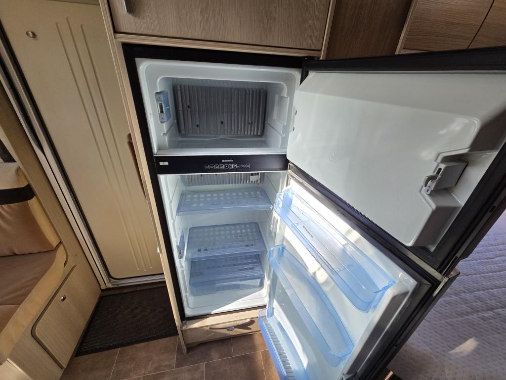 Burstner Onbekend but660 luifel | keuken | omvormer | toilet en douche | ru