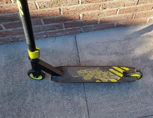 Stuntstep Black Dragon Zwart/Lime-100kg