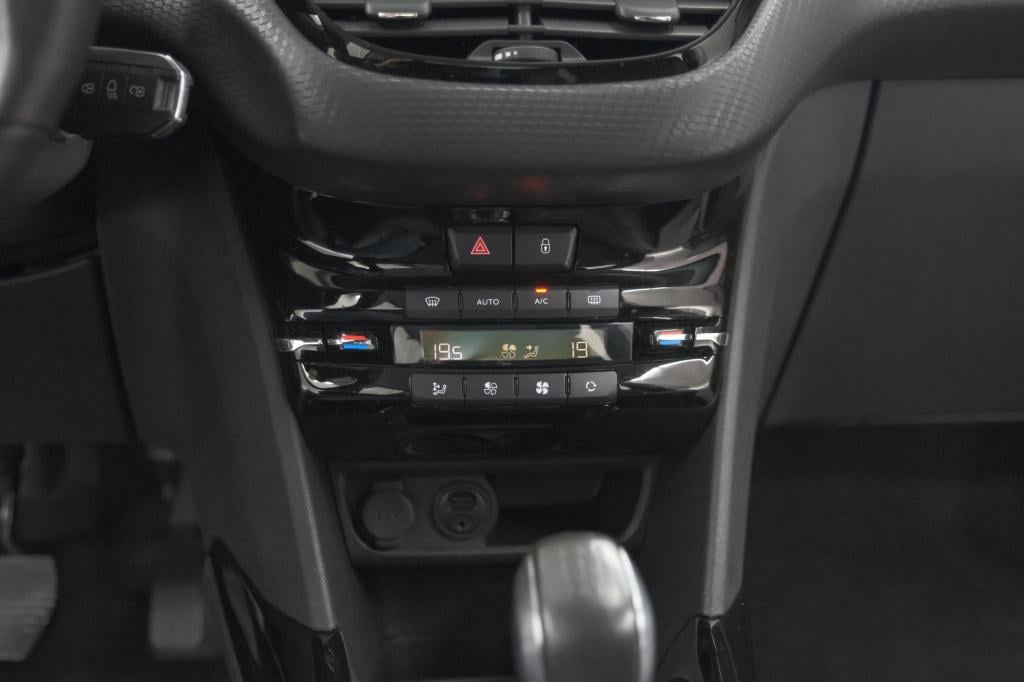 Peugeot 2008 puretech 110 allure | trekhaak | apple carplay | parkeersensor