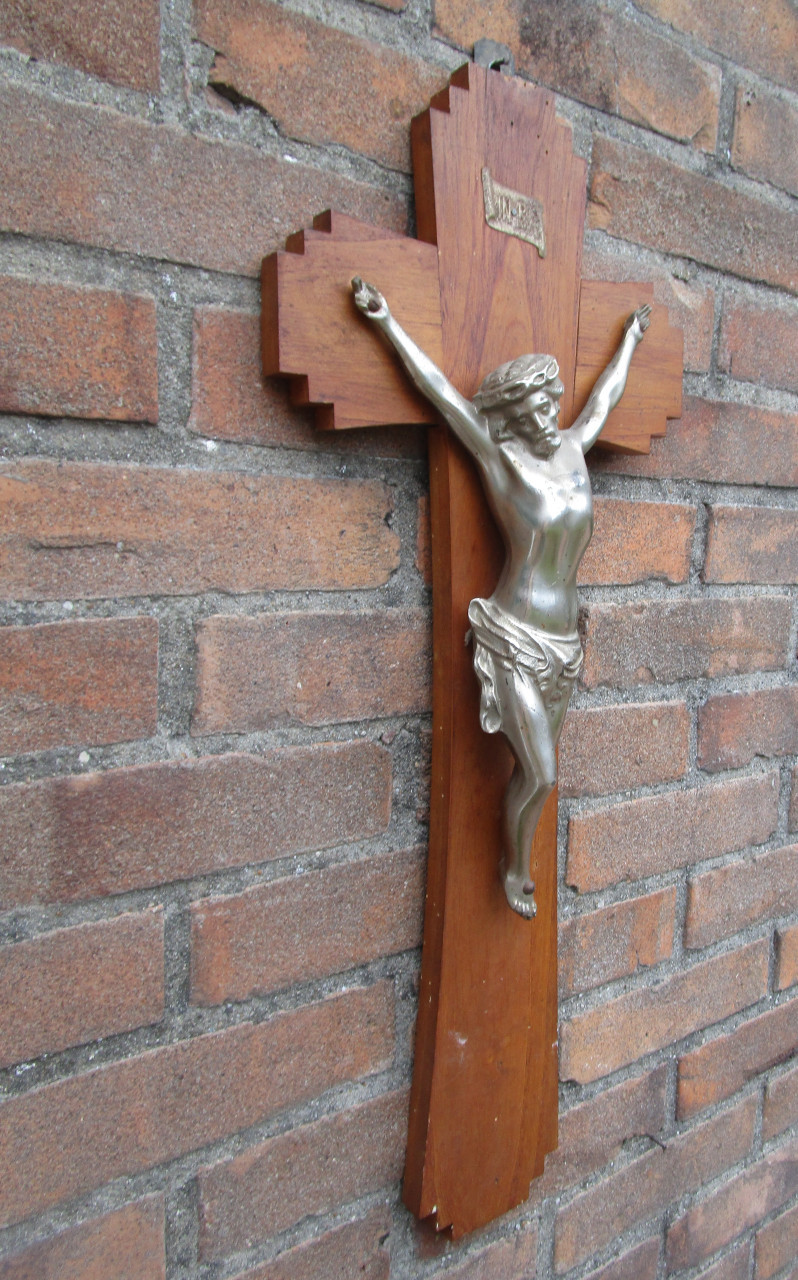 Mooi houten kruisbeeld afmeting 60 X 25 cm.