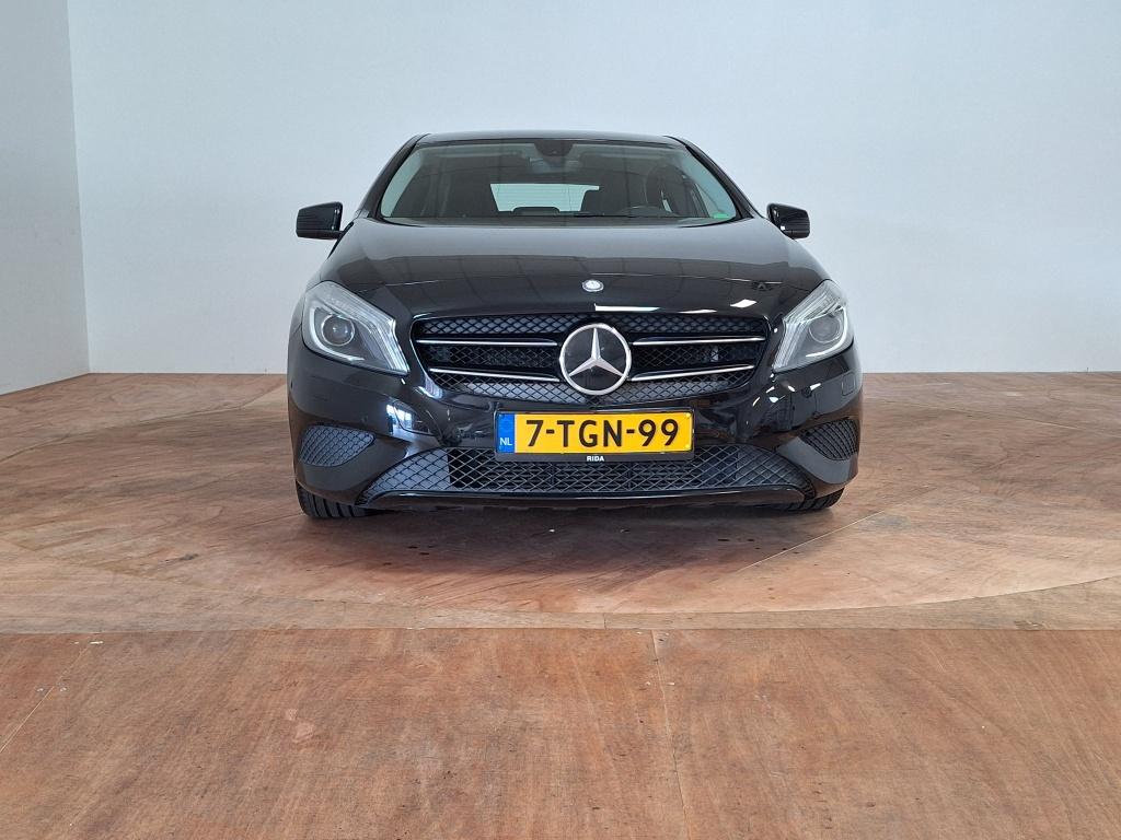 Mercedes-Benz A-Klasse 180 4u3 | ambient lighting | climate control